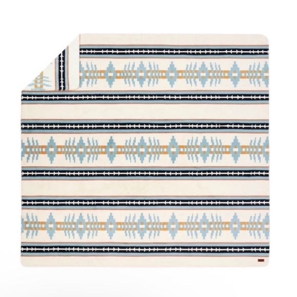 🎉LAST PIECE🎉Pendleton luxurious plush blanket - Picture 4 of 8